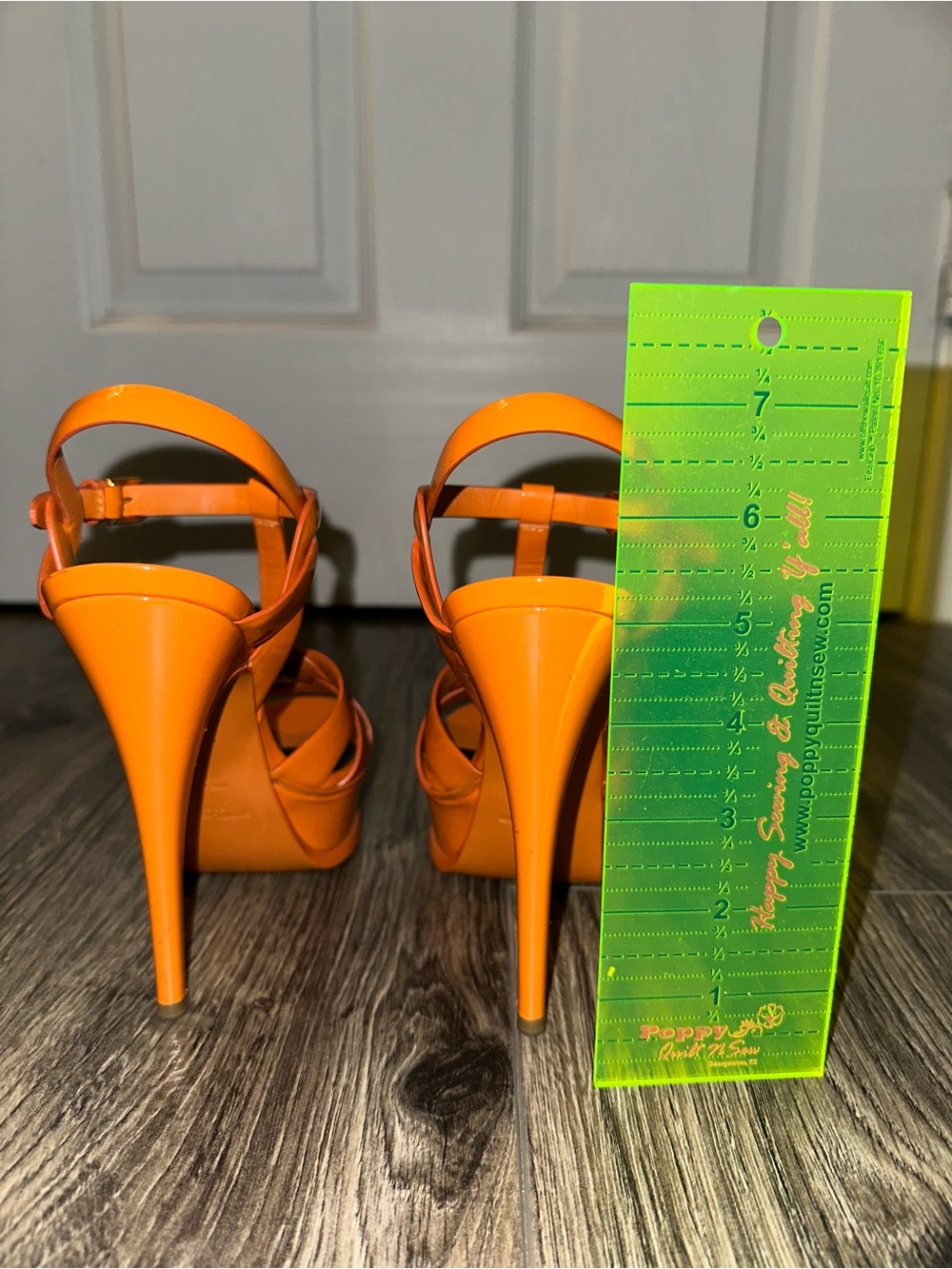 Yves Saint Laurent Vitello Vernice Soft Mandarine Patent Platform Sandals - Picture 2 of 7